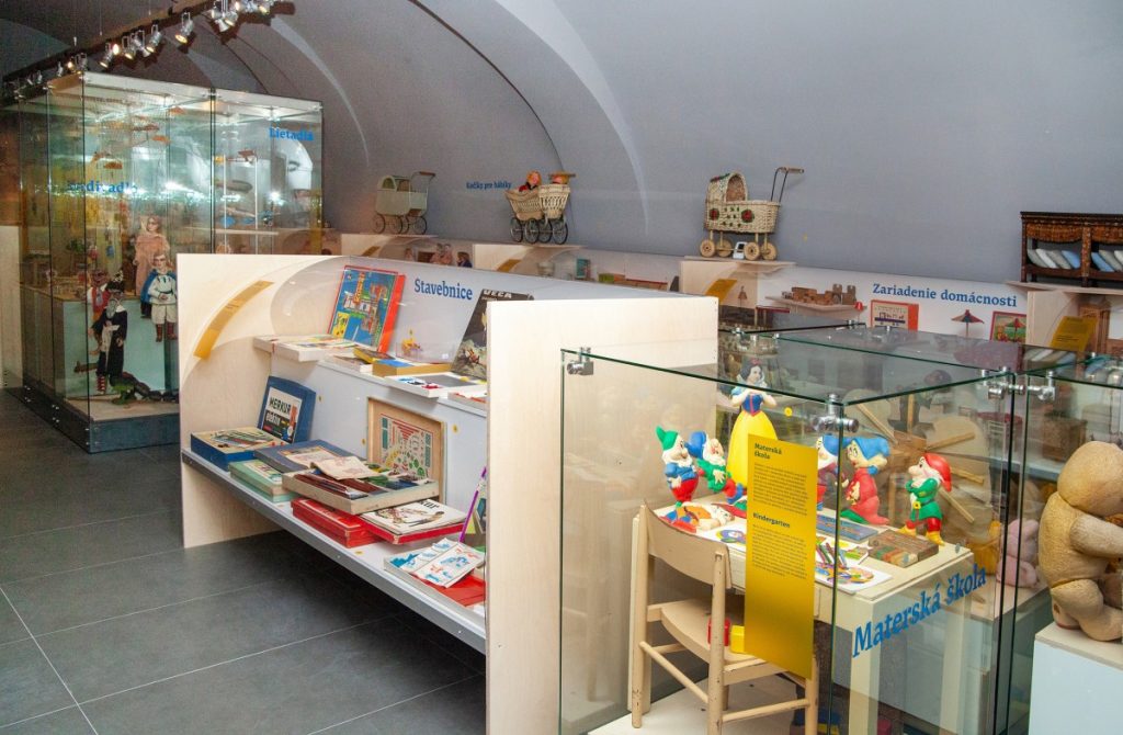 Múzeum mesta Bratislavy otvorilo výstavu "Ako sa hrali naši..."