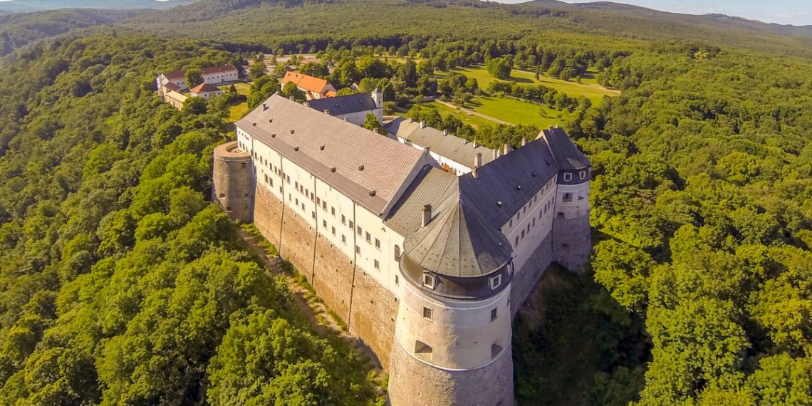 Kvíz - Najkrajší hrad v Malých Karpatoch - Červený Kameň