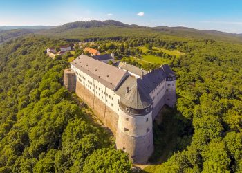 Kvíz - Najkrajší hrad v Malých Karpatoch - Červený Kameň