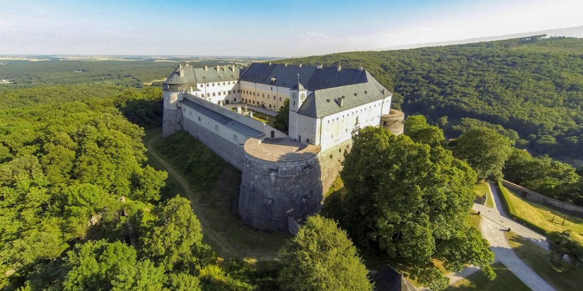 Kvíz - Najkrajší hrad v Malých Karpatoch - Červený Kameň (3)