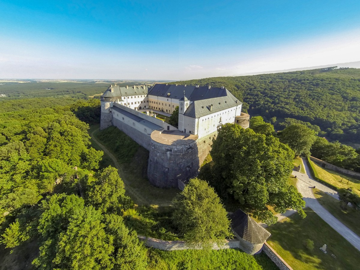 Kvíz - Najkrajší hrad v Malých Karpatoch - Červený Kameň (3)