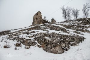 Hanigovský hrad a Miniskanzen drevených chrámov v Ľutine