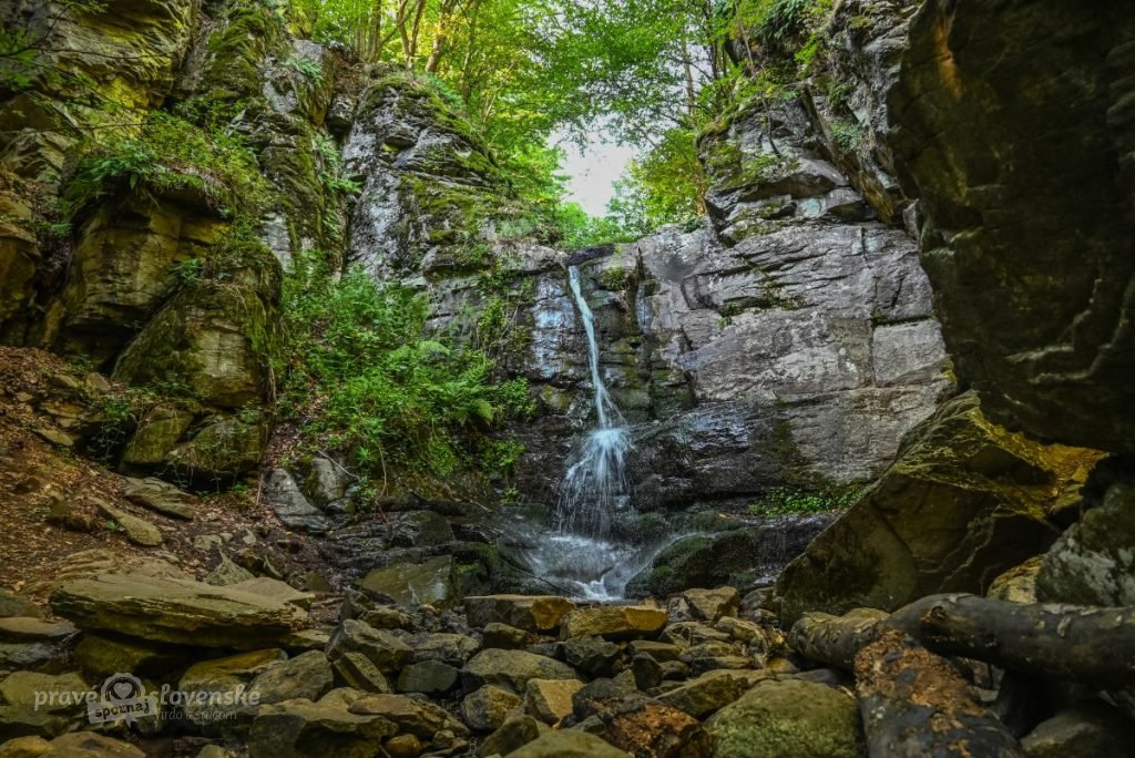 Starohutiansky vodopád - národná prírodná pamiatka v pohorí Pohronský Inovec